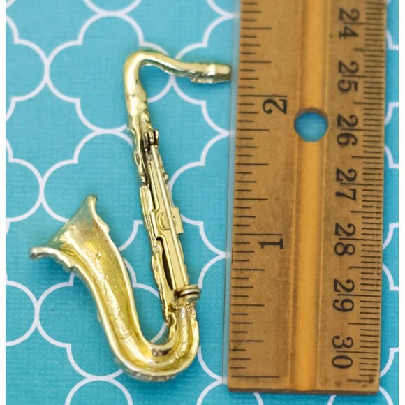 Vintage Light Gold Tone Elegant Saxophone Trumpet Brooch - R35 - Picture 2 of 2